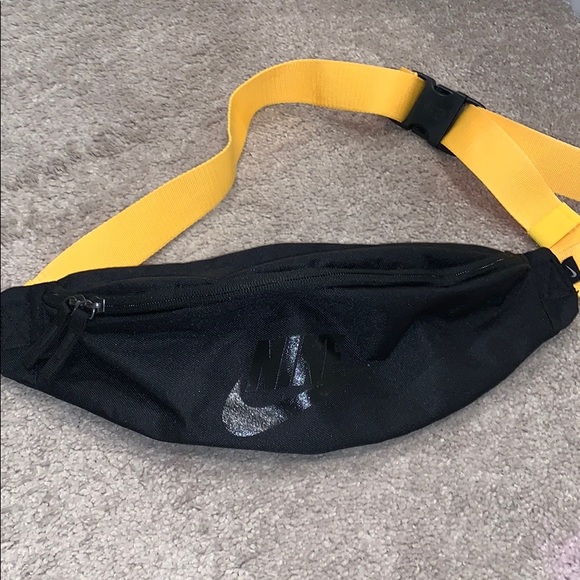 Nike Handbags - Nike Fanny Pack
